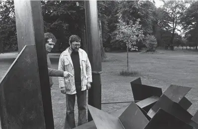  ?? PICTURES: INDIA HOBSON-HAARKON/ PAT CRABB. ?? PRIDE OF BRETTON: Main picture right, YSP founder Peter Murray at the park near Wakefield, and above, alongside Phalanx with the late sculptor Michael Lyons, who was an early supporter.