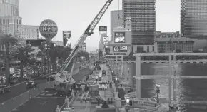  ?? JOHN LOCHER/AP ?? Constructi­on workers build a grandstand along the Las Vegas Strip ahead of the Las Vegas Formula One Grand Prix in Las Vegas.