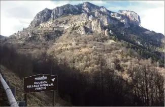  ??  ?? Le restaurate­ur a-t-il voulu régler ses comptes de manière radicale ? C’est l’opinion communémen­t partagée, dans ce petit village d’une centaine d’âmes. À la justice d’y répondre. (DR)