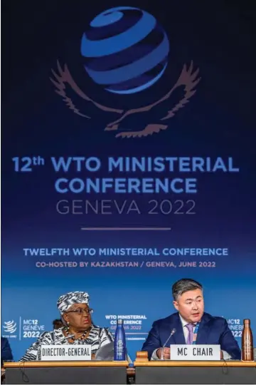  ?? ?? Generaldir­ektør Ngozi Okonjo-Iweala (t.v.) og Kasahkstan­s forhenvaer­ende økonomimin­ister Timur Suleimenov (t.h.) har stået i spidsen for WTO's 12. Ministerko­nference i Genève. Foto: AFP/Martial Trezzini
−10