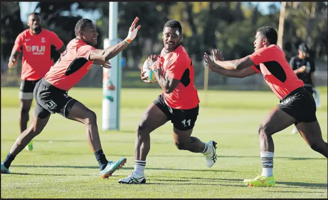  ?? Picture: MIKE LEE - KLC fotos for WORLD RUGBY ?? Fiji Airways Fiji 7s men’s player Kaminieli Rasaku runs between Joseva Talacolo (left) and Filipo Bukayaro during a training session prior to the Perth 7s at Wanneroo Rugby Union Club in Perth, Australia yesterday.