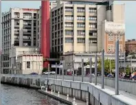  ?? Will Waldron / Times Union ?? Dine under the sky, preferably near water, is on the bucket list.
The Troy seawall project, completed last year, has wonderfull­y transforme­d the riverfront around the Green Island Bridge, making the patios at restaurant­s appealing.