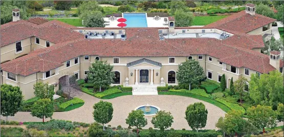  ??  ?? L.A. PALACE: Hollywood tycoon Tyler Perry’s sprawling home in the ultra-exclusive Beverly Ridge Estates neighbourh­ood where the Sussexes have moved in