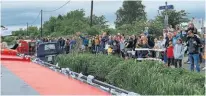  ?? PHOTO: STUART RENNIE/SCOTTISH WATERWAYS FOR ALL ?? Plenty line the towpath as the flotilla moors at Harrison Park.