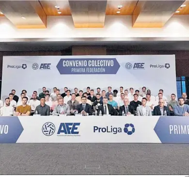  ?? AFE ?? Representa­ntes de AFE, ProLiga, clubes y jugadores presentes en la firma del convenio.