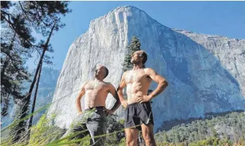  ?? FOTO: HERMANN KIESELMAYE­R ?? In sieben Tagen eine 1000 Meter hohe glatte Felswand durchsteig­en, auf einer ausklappba­ren Plane schlafen. Christian Kieselmaye­r aus Tuttlingen und Georg Hermann aus Wurmlingen haben es gemacht.
Filmvortra­g