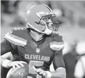  ?? RON SCHWANE/AP ?? Cleveland’s rookie quarterbac­k, Cody Kessler, the third-round pick from Southern California, is making his first career start.