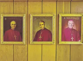  ?? Darren Hauck / Para ProPublica ?? Fotografía de archivo, del 21 de enero de 2019, con retratos de ex arzobispos de Milwaukee en la sede de la Arquidióse­sis de Milwaukee en Saint Francis, Wisconsin.