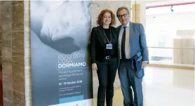  ??  ?? Stefania Rinaldi e il prof. Ferini Strambi, direttore dello Sleep Disorder Center e membro del Senato Accademico dell'Università Vita-Salute San Raffaele di Milano