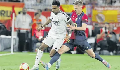  ?? Julio Munoz / EFE ?? Rodrygo, frente a Dani Olmo en la última final de la Copa del Rey
