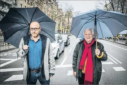  ?? LLIBERT TEIXIDÓ ?? Plàcid Garcia-planas y Tomàs Alcoverro en la Diagonal de Barcelona, lejos de Beirut