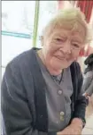  ??  ?? Yvonne 96 ans affiche le sourire du bonheur