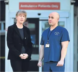  ?? Picture: Kris Miller. ?? Minister for health and wellbeing Shona Robison with consultant Andrew Reddick at Ninewells Hospital, Dundee.