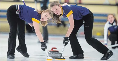  ?? MATHEW MCCARTHY WATERLOO REGION RECORD ?? Kelly Middaugh, right, sweeps with Natalie Wisz on Thursday at KW Granite Club, where the Ontario University Athletics curling championsh­ips are taking place this weekend.
