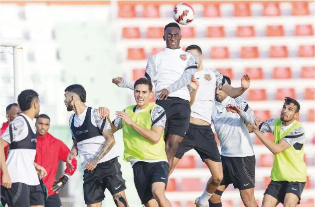  ?? Courtesy: Shabab Al Ahli Twitter ?? ↑
Shabab Al Ahli players take part in a training session ahead of their ADNOC Pro League match against Dibba.