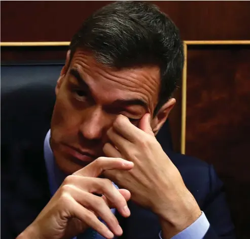  ?? PHOTO: AFP ?? Lost cause: Spain’s prime minister Pedro Sánchez and Podemos politician Irene Moreno listen to the budget debate.