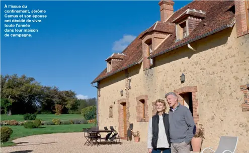  ??  ?? À l’issue du confinemen­t, Jérôme Camus et son épouse ont décidé de vivre toute l’année dans leur maison de campagne.