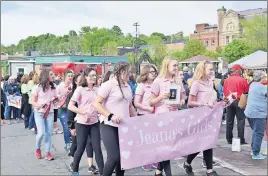  ?? KEVIN ADSHADE/THE NEWS ?? Jeana’s Girls, who banded together in memory of Jeana English, raised more than $25,000, the top fundraisin­g team in Pictou County.