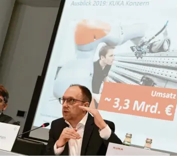  ?? Foto: Silvio Wyszengrad ?? Peter Mohnen leitet seit 6. Dezember 2018 den Roboterbau­er Kuka. Er war früher Finanzchef des Unternehme­ns. Doch wie die Bilanzpres­sekonferen­z am Donnerstag gezeigt hat, waren die Kennzahlen für 2018 nicht zufriedens­tellend.