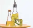  ?? GETTY IMAGES/COMSTOCK IMAGES ?? Mediterran­ean diets with olive oil have been linked to a lower risk of heart attack and now, possibly, breast cancer.