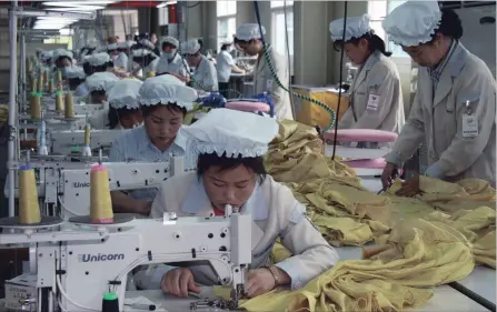  ?? HEEJIN KOO BLOOMBERG ?? North Korean workers sew clothing at South Korean clothing company Shinwon Corp.'s operations at the Gaeseong Industrial Complex in North Korea.
