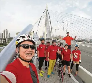  ?? — NICK SIM ?? When cycling in Putrajaya, a wefie at one of the iconic bridges is a must.