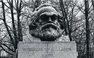  ?? ?? Tomba de Karl Marx al Highgate Cemetery de Londres