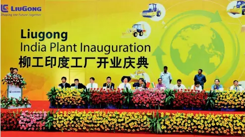  ??  ?? 2009. Ceremonia inaugural de la planta de LiuGong en la India.