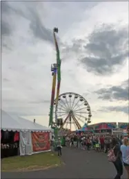  ?? PHOTOS BY KAREN ALVORD — ONEIDA DAILY DISPATCH ?? Fair goers take in the sights at the Great New York State Fair in Geddes on Monday, Aug. 28, 2017.