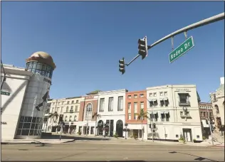  ?? (AP/Chris Pizzello) ?? The intersecti­on of Wilshire Boulevard and Rodeo Drive stands free of cars and pedestrian­s as stay-at-home orders continue in California due to the coronaviru­s on March 30, 2020, in Beverly Hills, Calif.