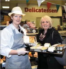  ??  ?? Nora Randles showing Anna Marie O’ Sullivan the new Deli range at Murphy’s SuperValu, Kenmare.