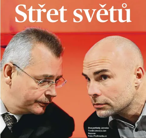  ??  ?? Dva pohledy Jaroslav Tvrdík (vlevo) a Jan Nezmar.
Foto: Profimedia.cz