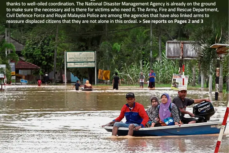  ??  ?? Ready to assist: Villagers transporti­ng victims to the nearest evacuation centre after the main road near Kampung Matang in Hulu Terengganu was flooded. — ZABIDI TUSIN/ The Star