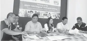  ??  ?? The AGAPP Silid Pangarap is the symbol of a collaborat­or effort to enhance the conditions of pre-elementary pupils. Signing the Memorandum of Agreement at the turn-over ceremony are (from left) Ernesto Veloso Elementary School Principal Dalmacio...