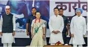  ?? PTI ?? Congress president Rahul Gandhi with UPA chairperso­n Sonia Gandhi, former PM Manmohan Singh and other senior leaders at CWC meeting in Wardha. —