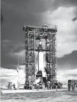  ?? COURTESY OF THE NEW MEXICO MUSEUM OF SPACE HISTORY ?? LEFT: Preparing V-2 missile for launch.