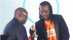  ?? ?? ▲Eswatini Teqball president Mfanafuthi ‘Taribo’ Bhembe receiving the Outstandin­g Sports Associatio­n award from EOCGA President Adam ‘Bomber’ Mthethwa.