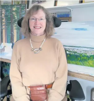  ??  ?? In her studio
Stella Kinread paints nature and the built environmen­t