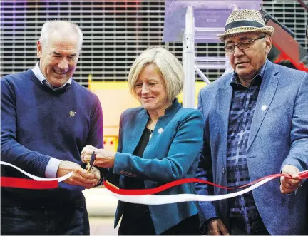  ?? JASON FRANSON/THE CANADIAN PRESS ?? Suncor CEO Steve Williams, Alberta Premier Rachel Notley, and Fort McKay Chief Jim Boucher mark the opening of the Fort Hills project in Fort McMurray, Alta., on Monday. Williams says the company may decide on its next growth project in the second half of 2019.