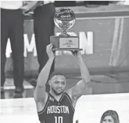  ?? GETTY IMAGES ?? Rockets guard Eric Gordon celebrates Saturday after winning the 2017 JBL Three-Point Contest in New Orleans.