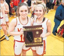  ?? TONY BARANEK/DAILY SOUTHTOWN ?? Mother McAuley seniors Jenna Badali, left, and Alexis Mayer hold the Class 4A regional championsh­ip plaque after a 51-32 victory over Sandburg on Thursday.