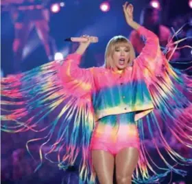  ?? FOTO REUTERS ?? Taylor Swift houdt halt in 52 Amerikaans­e concertzal­en, maar de ticketverk­oop liep niet van een leien dakje.