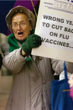  ?? David Klobucar/Chicago Tribune/TNS ?? n Georgia Kotinas, 85, protests in 2004 at the Thompson Center in Chicago over the shortage of flu vaccines available for senior citizens.