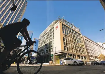  ?? Photog r aphs by Al Seib Los Angeles Times ?? THE CITIZENM was built by stacking modules, a method that can shave months off constructi­on, reducing costs. The downtown project will be f inished between July and January, a speedy delivery for a 315- room hotel.