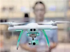  ??  ?? Το ηλεκτρονικ­ό σύστημα της ΥΠΑ παρέχει και γεωγραφικέ­ς πληροφορίε­ς για πιθανές απαγορεύσε­ις πτήσεων των drones.