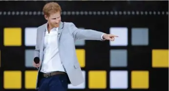  ?? NATHAN DENETTE/THE CANADIAN PRESS ?? Prince Harry addresses the athletes during the closing ceremonies of the Invictus Games in Toronto on Saturday.