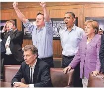  ?? FOTO: PETE SOUZA ?? Heusgen schaut sich mit David Cameron, Barack Obama und Angela Merkel (v.l.) das Champions-League-Finale 2012 an.