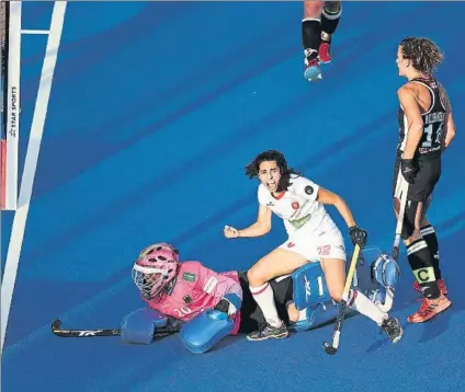  ?? FOTO: GETTY ?? Carmen Cano canta el gol que acaba de marcar y que coloca a España en semifinale­s de un Mundial por segunda vez en su historia