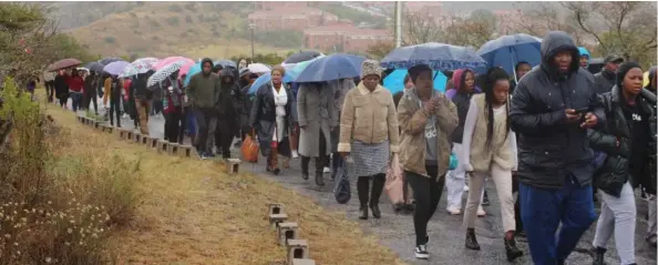  ?? Photo: Kathryn Cleary ?? Rhodes University students and staff march up to the Monument on 7 August to mourn Khensani Maseko.