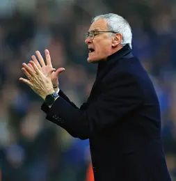  ??  ?? Claudio Ranieri ha allenato la Fiorentina dal ‘93 al ‘97 In viola ha vinto un campionato di serie B, una coppa Italia e una Supercoppa Italiana a San Siro